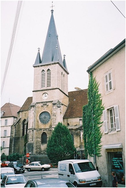 Busy town, big church: St-Dsir.