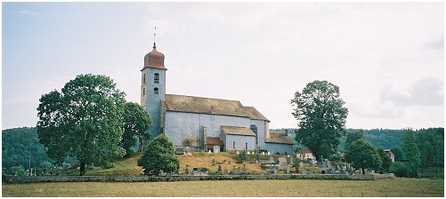 Saint-Maurice at Monnet-la-Ville, on its conical graveyard.